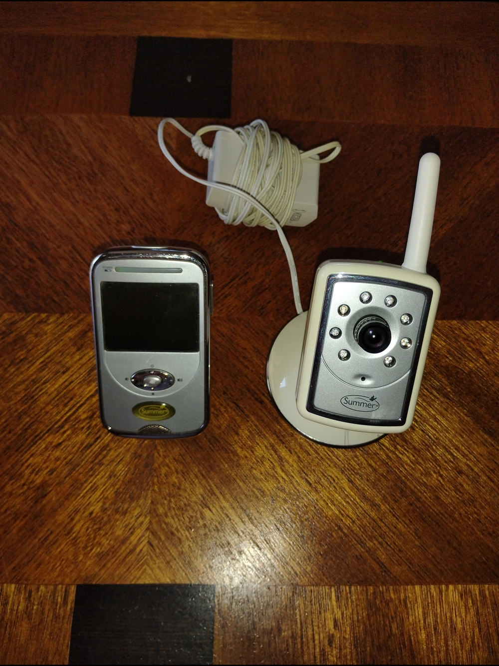 Summer Infant Wireless Baby Monitor Camera and Parent Unit - White/Silver